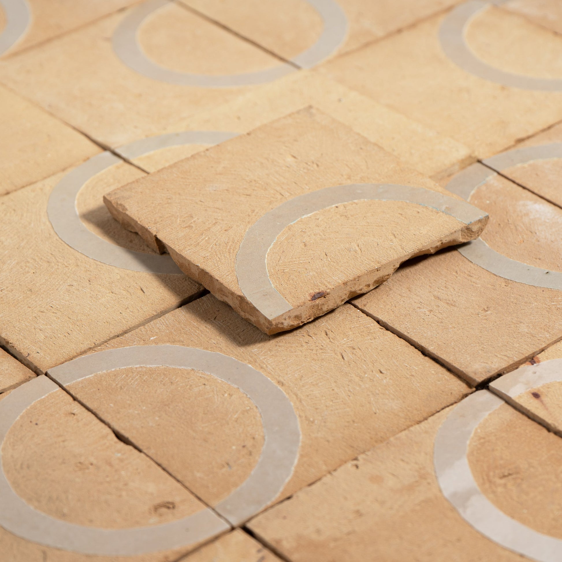 Chiseled 4x4 Circular Ecru White Zellige Tile - Cemento Collection