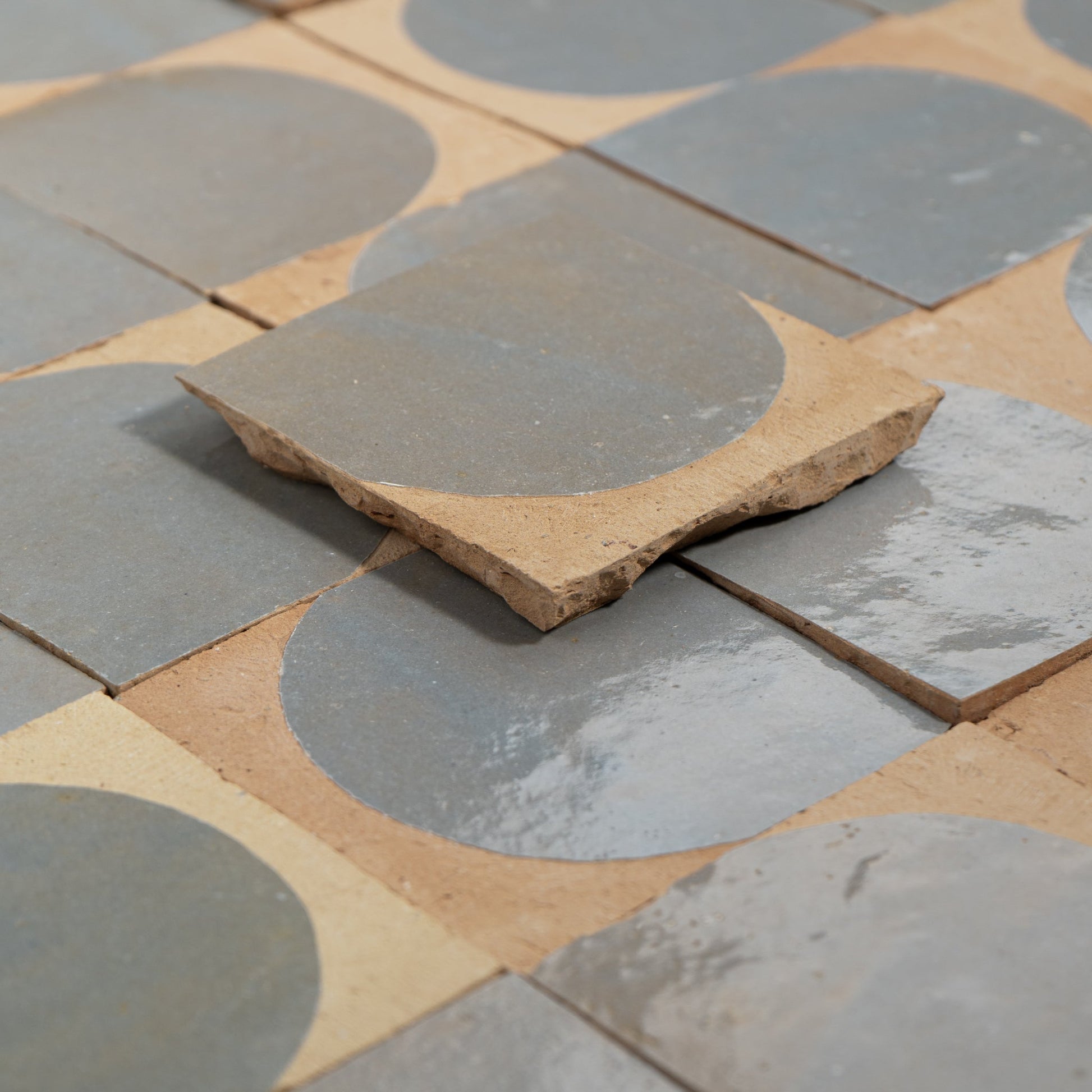 Chiseled 4x4 Half - Moon Pewter Grey Zellige Tile - Cemento Collection