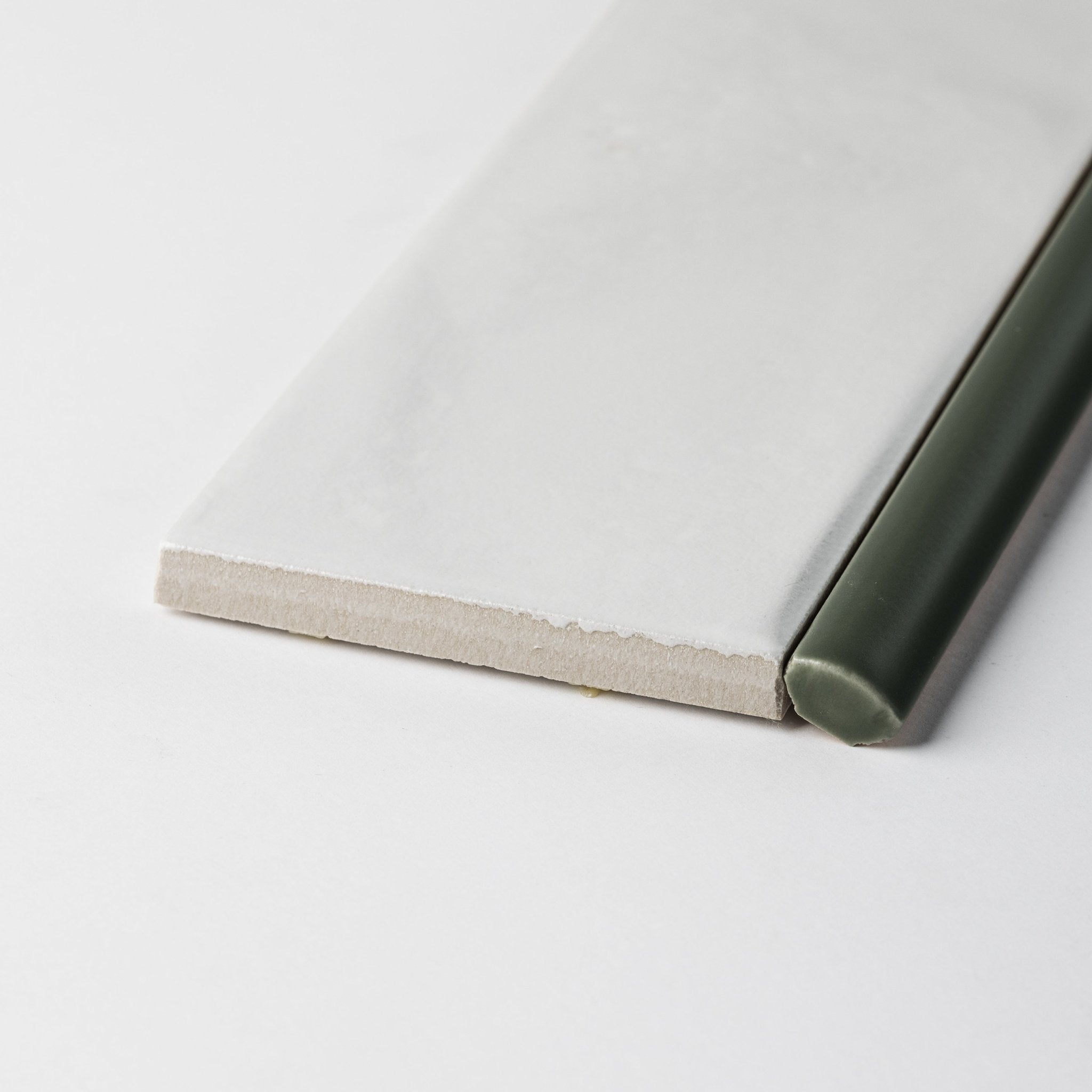 Extruded Musgo Green Matte Pencil - 1⁄2X12 - Cemento Collection