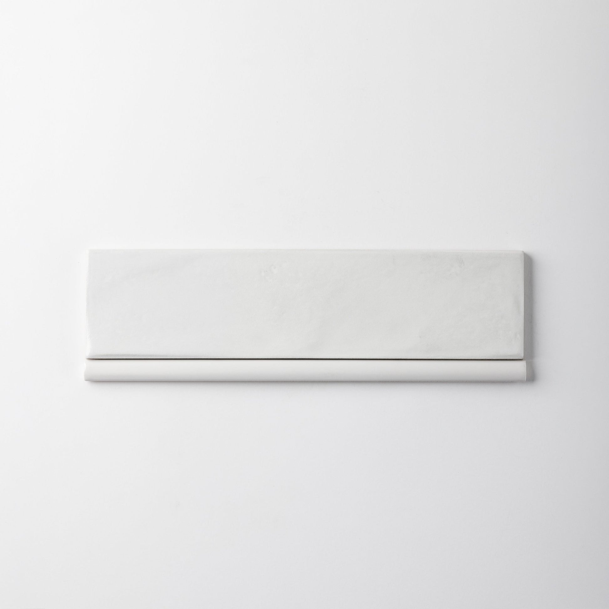 Extruded Off White Glossy Pencil - 1⁄2X12 - Cemento Collection