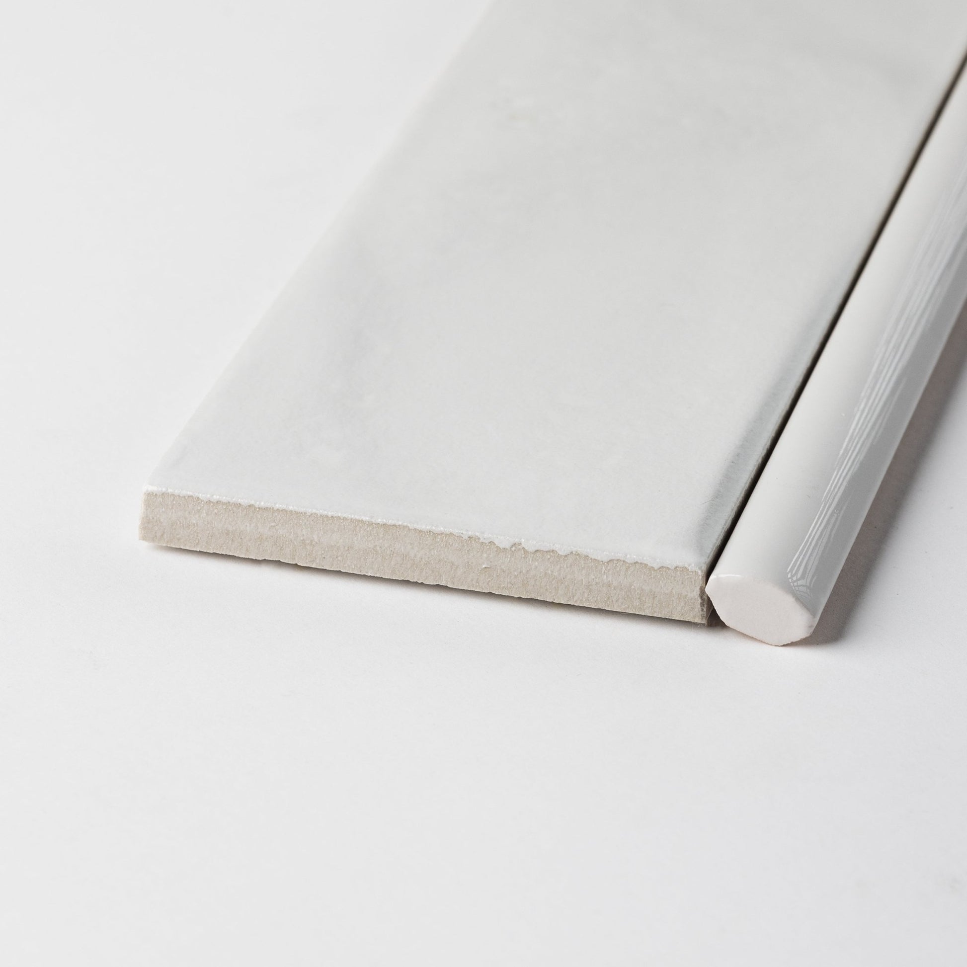Extruded Off White Glossy Pencil - 1⁄2X12 - Cemento Collection
