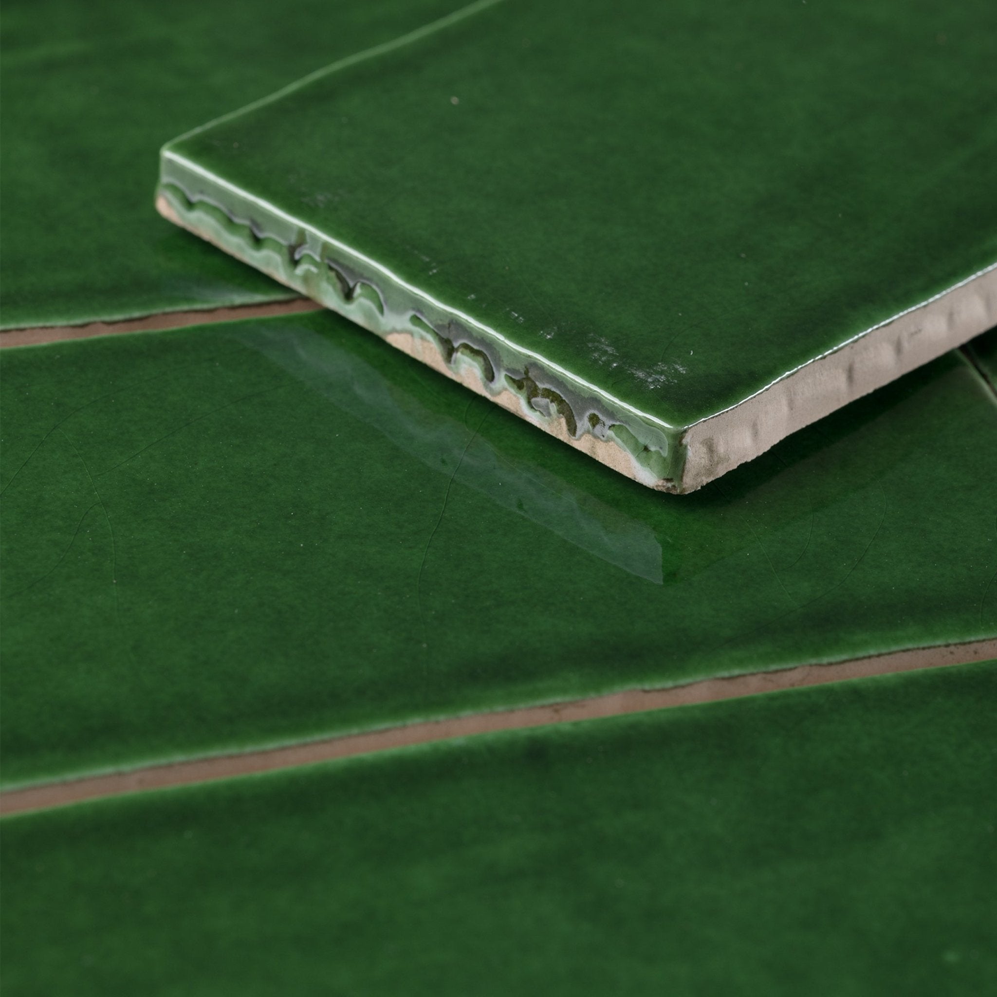  Glossy Undulated Subway Tile