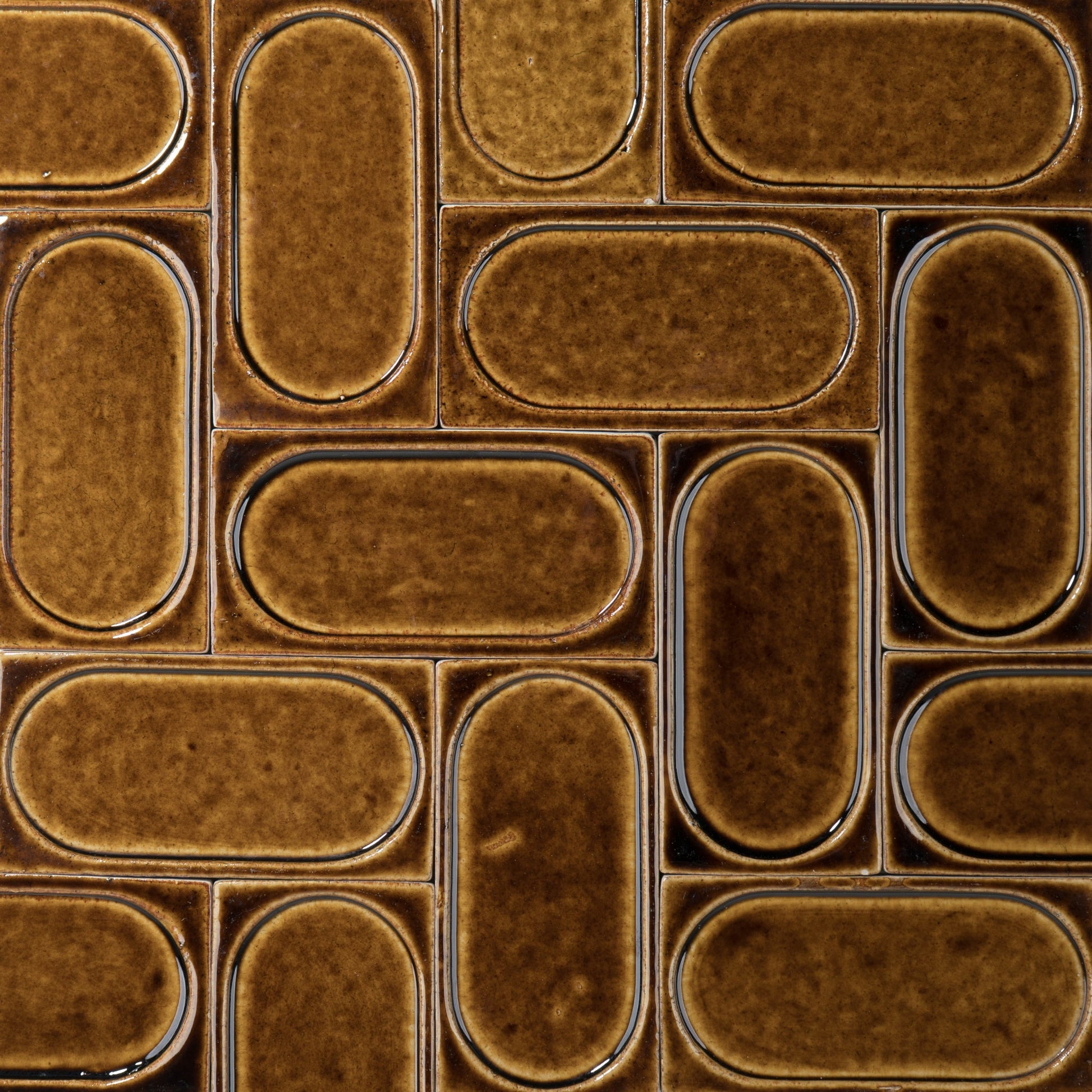 Glossy stoneware tile