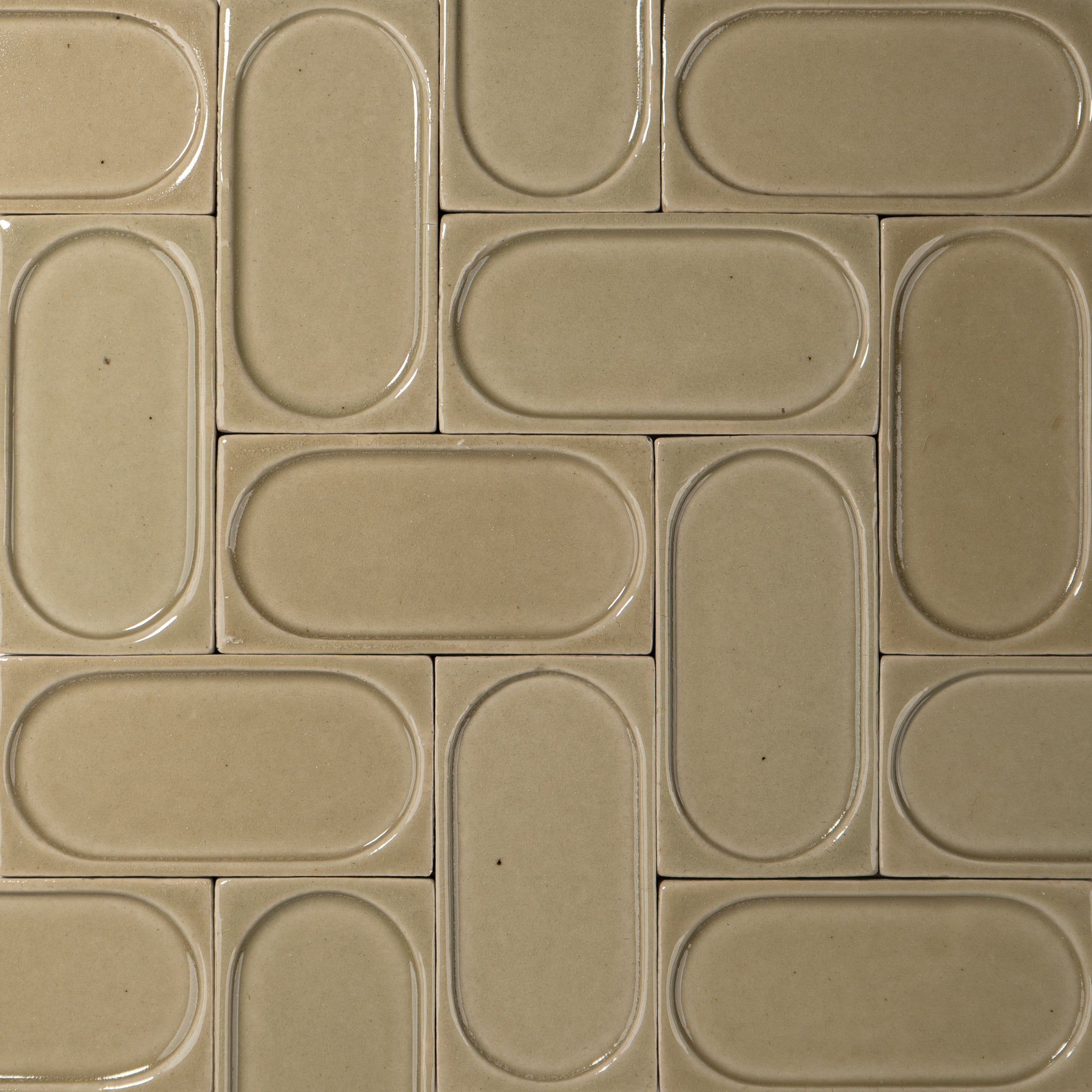 Glossy stoneware tile