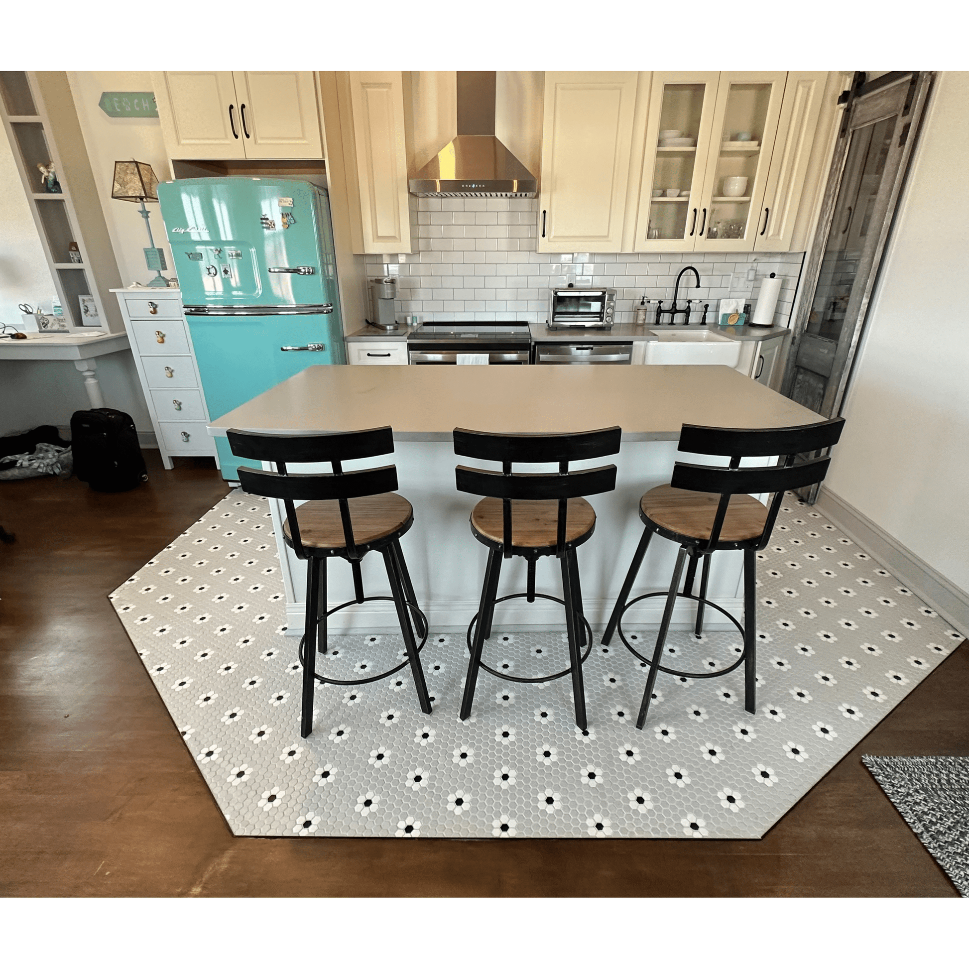 Metro Hex Matte Grey with Black Flower Porcelain Mosaic Tile - Cemento Collection